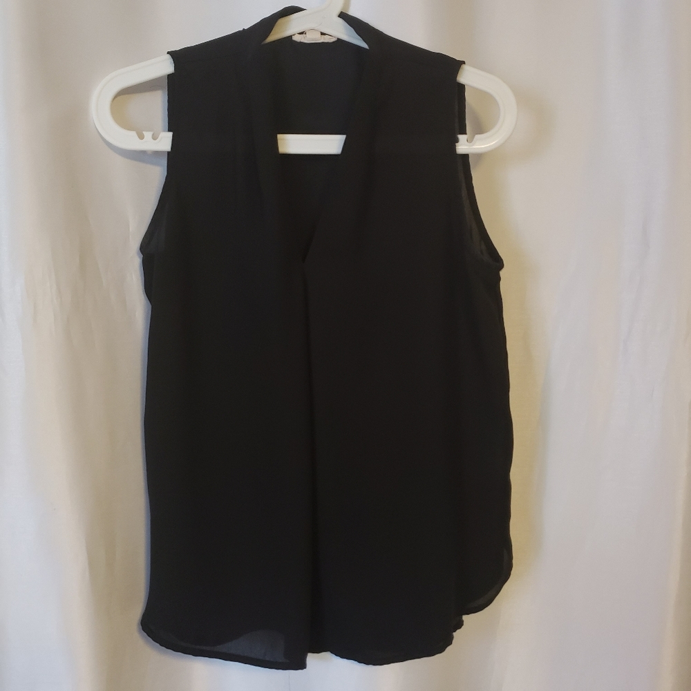 Sleeveless v neck blouse